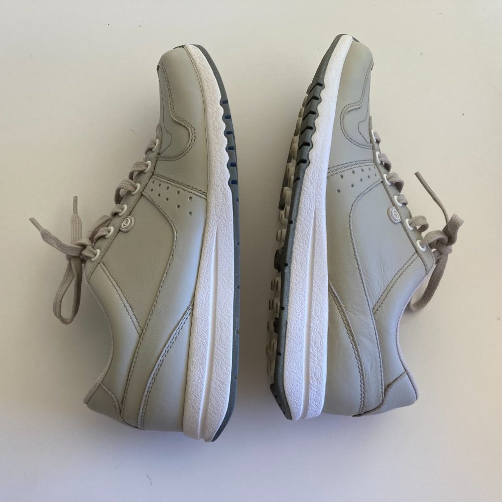 Women's Size 8 Rockport Lightweight Sneakers Walking Shoe Grey Leather